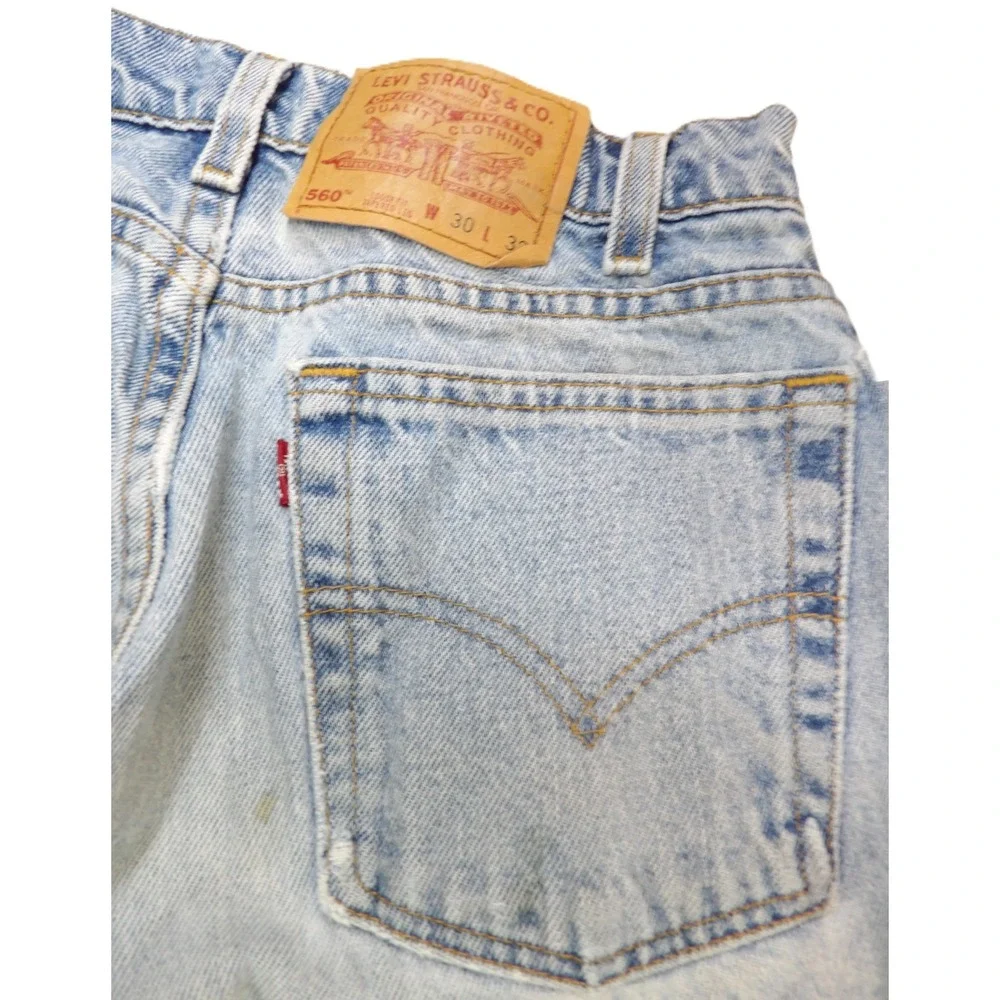 VTG Levis 560 Jeans Men 30x32 Made in USA Light Wash Loose Fit Tapered Blue 90s